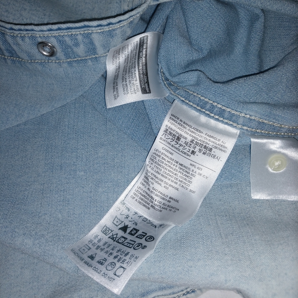 Levi's jean jacket. - Picture 11 of 13